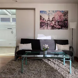 Luxus Im Eigenen Ferienhaus, 120 Qm, Naehe Regensburg Mit Balkon, Terrasse & Garten, Gute Zuganbindung Apartment